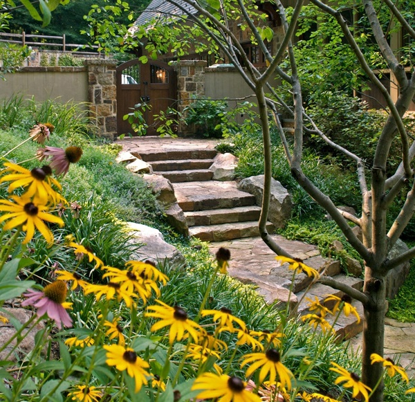 градински стълби каменна дърво озеленяване градина цветя