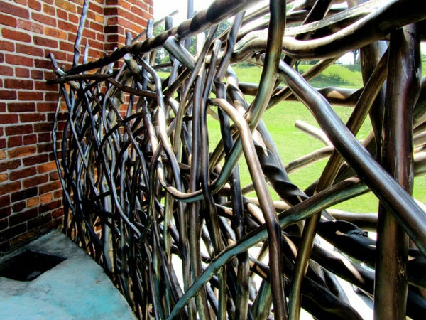 clôture de jardin moderne design extérieur en métal tordu