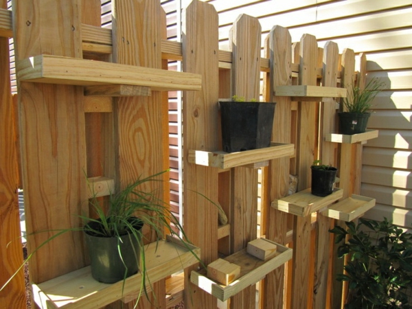 направете градинска ограда себе си дървени греди градина декорация саксийни растения