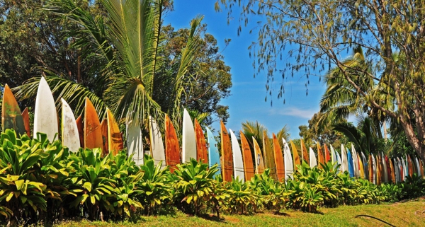 clôture de jardin et bordures vieux bois idée surf