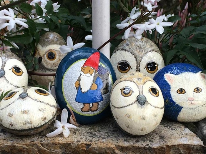 jardin gnome hiboux motifs pierres peintes pour la décoration de jardin