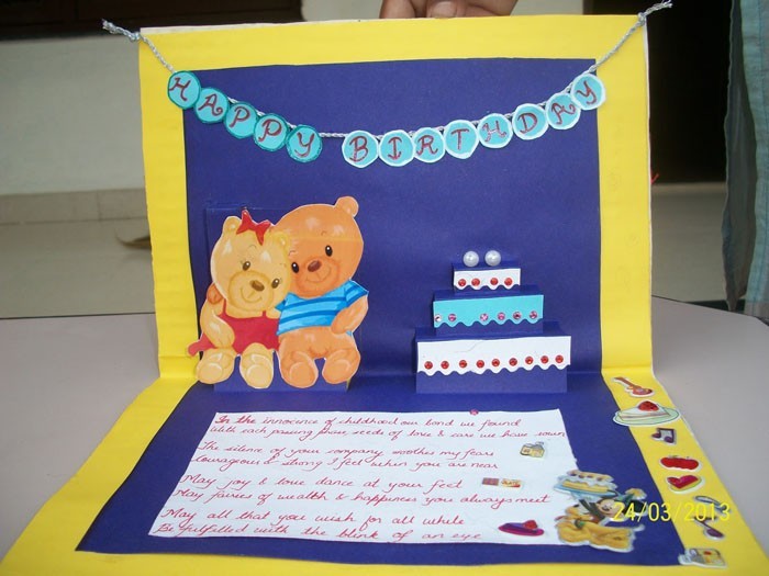 Η κάρτα γενεθλίων κάνει τις δικές σας δύο αρκούδες και μια τούρτα γενεθλίων