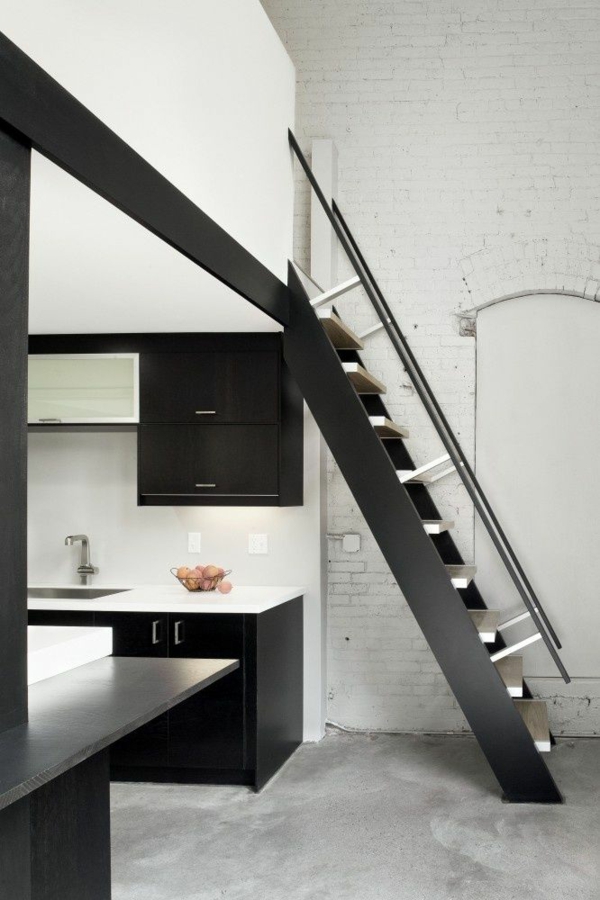 ευθεία κουζίνα από σκάλες σε τραπεζαρία