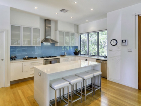 cocinas de vidrio pared trasera protector contra salpicaduras cocina pared de cocina plexiglás azul