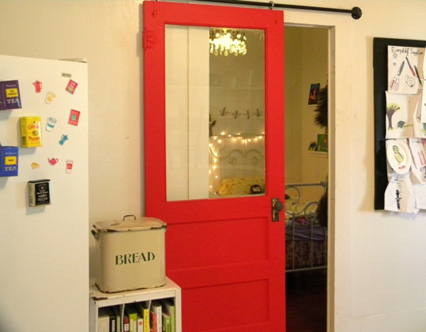 συρόμενες πόρτες χτίζουν βιβλιοθήκη ντουλάπι κόκκινο λαμπερό