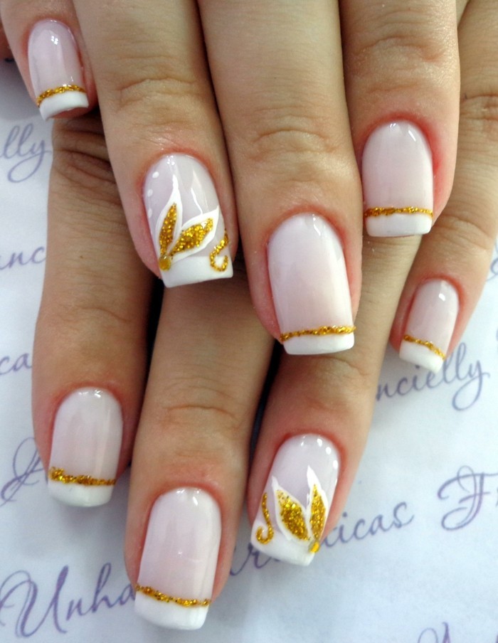 glitter gouden strepen bloemmotieven bruiloft nagels