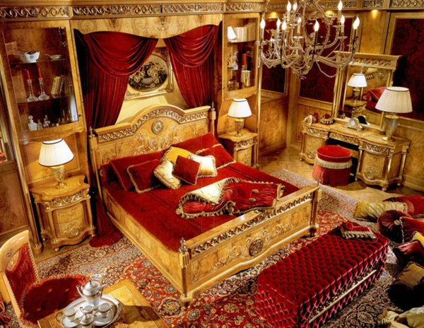 gouden en rode slaapkamerinrichting