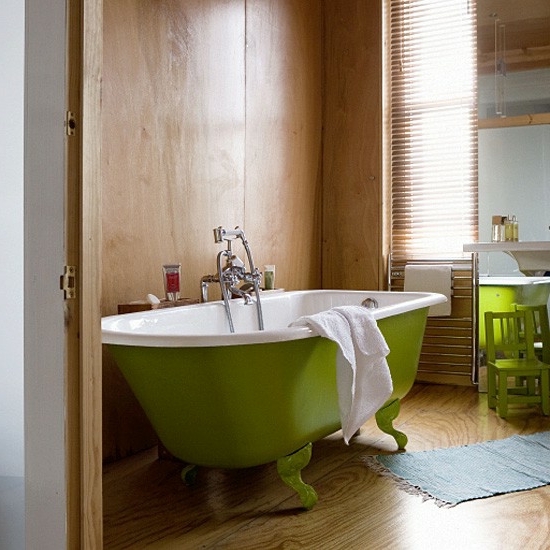 绿色浴缸椅木墙设计现代浴室