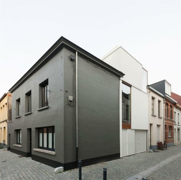 grå facadehus arkitektur