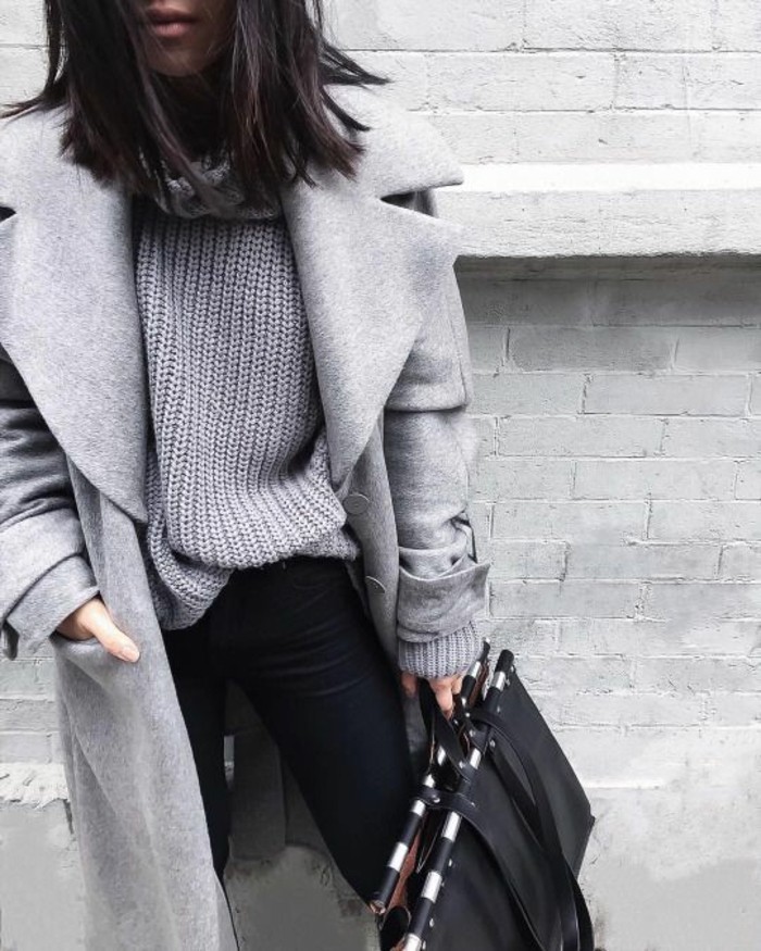 šedý kabát outfit šedý svetr zimní móda