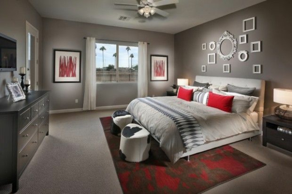 grå soveværelse med rød accent kommode