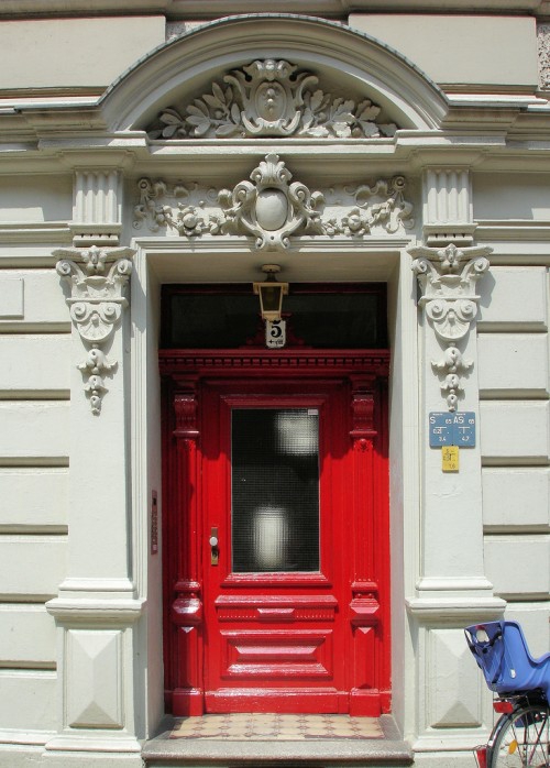 lys rød hoveddør engelsk stil design udvendige attraktive hoveddøre