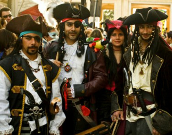 групови костюми за карнавални евтини неуспешни пирати