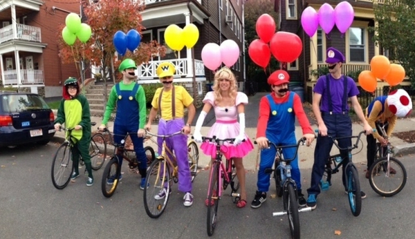 групови костюми, които се придържат към щастливия супер Марио
