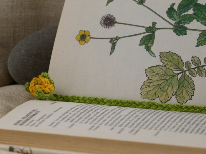 crochet bookmark rose yellow green