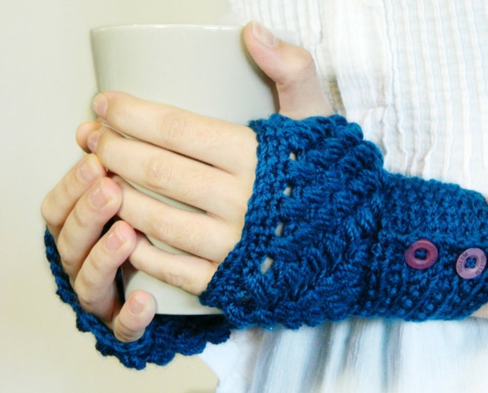ръкавици за плетене на една кука сини бутони начин на живот мода
