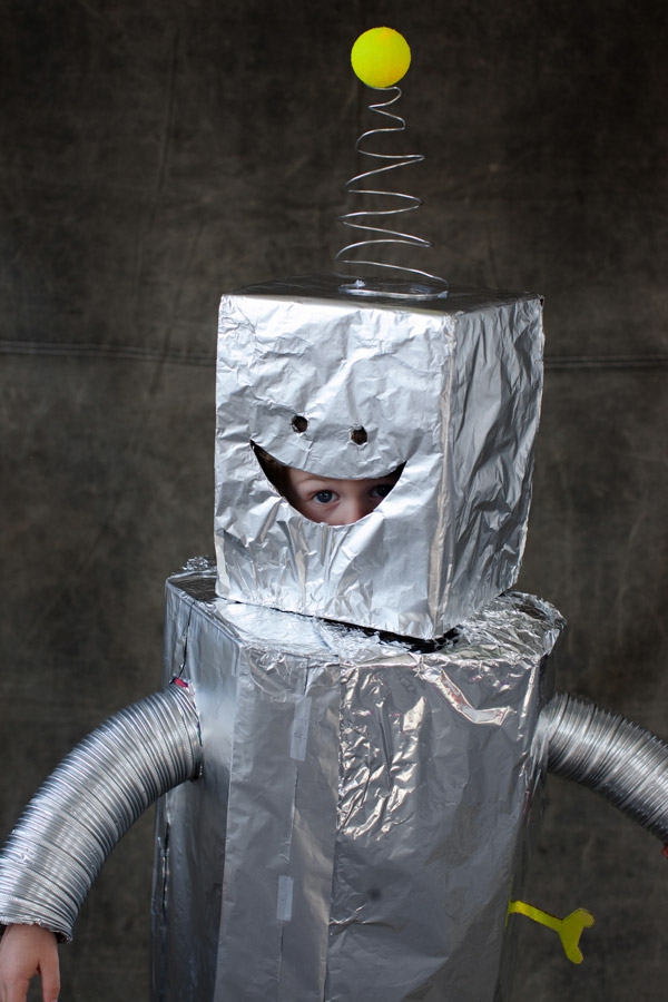 faire des costumes d'halloween vous-même robot aluminium feuille en carton tube