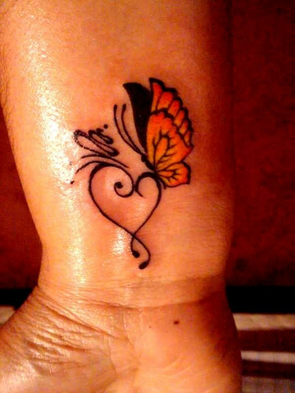 τατουάζ πεταλούδα έννοια τατουάζ με καρδιές