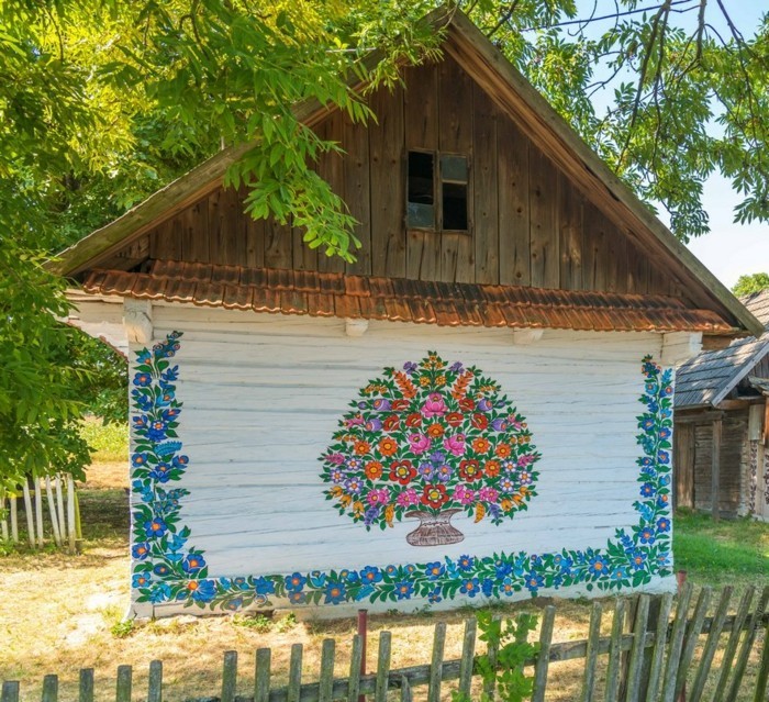 forma de fachada de la casa zalipie patrón de flor de árbol