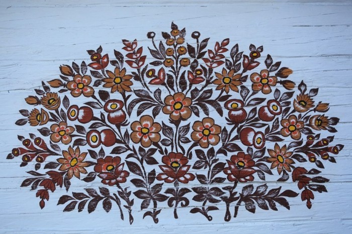 dům fasáda móda zalipie květinové dekorace