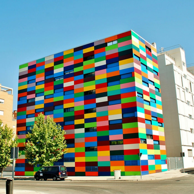 къща фасади цветове модерна къща фасада боя цветна мадрид Испания