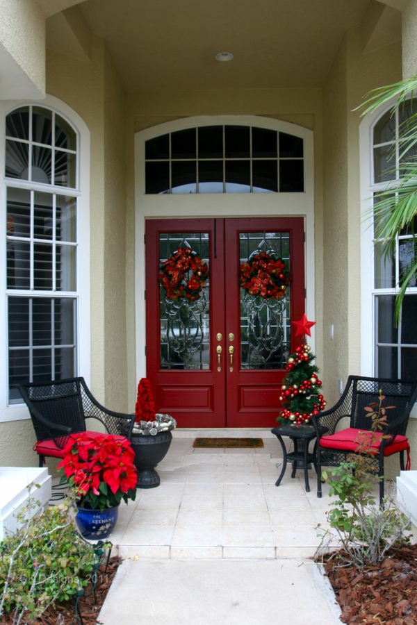 前门2个花圈装饰红门