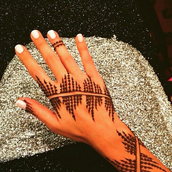 henna pattern hand decoration geometric