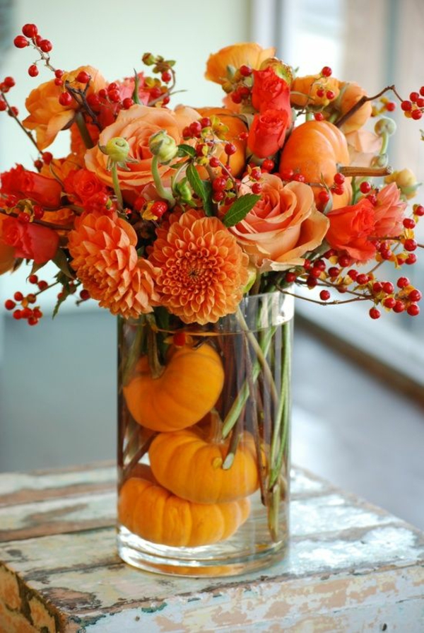 цветя есенни цветя балкон в есенно оранжево тиква стъкло
