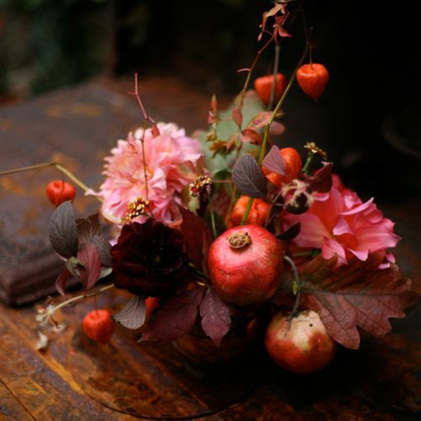 балкон цветя есенни цветя есента розово червено