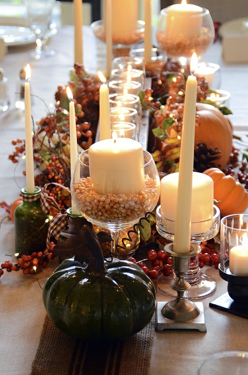 herfst decoratie tafeldecoratie pompoenen kaarsen porselein kaarsen