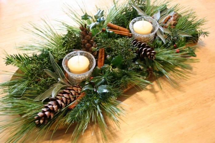 herbstdeko winterdeen bricoler avec pommes de pin cheminée décoration de noël avec des matériaux naturels