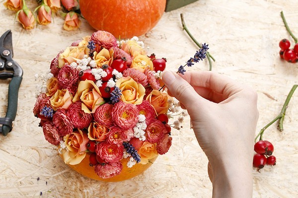 make autumnal flower arrangement yourself