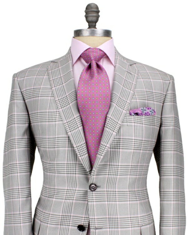 мъжка мода италиански костюм розова риза вратовръзка широка v-образна