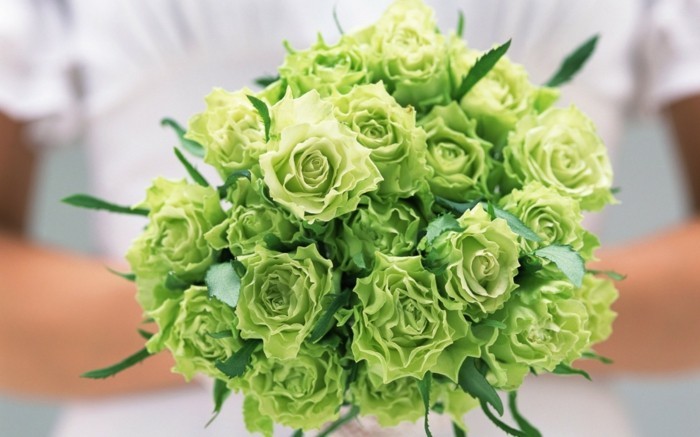 باقة الزفاف من الورود الخضراء