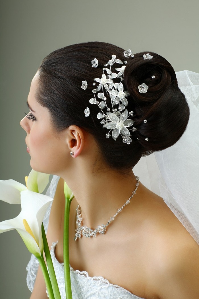 تسريحات الشعر الزفاف تصفيفة الشعر مع المجوهرات الأنيقة