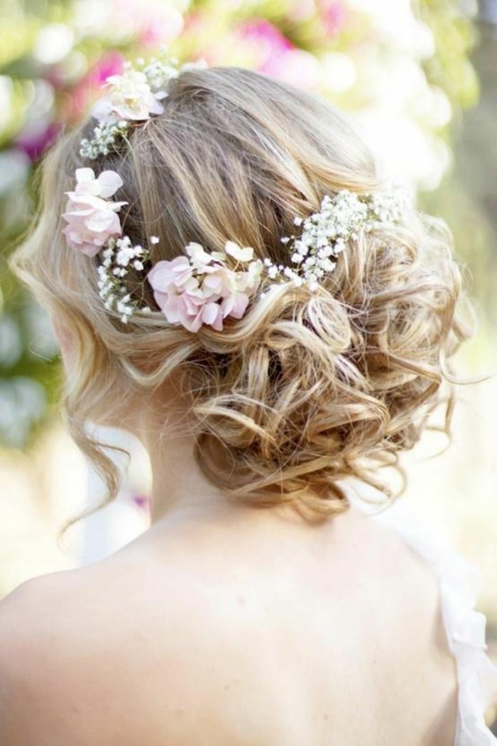 coiffures de mariage vintage coiffure de mariée avec des fleurs