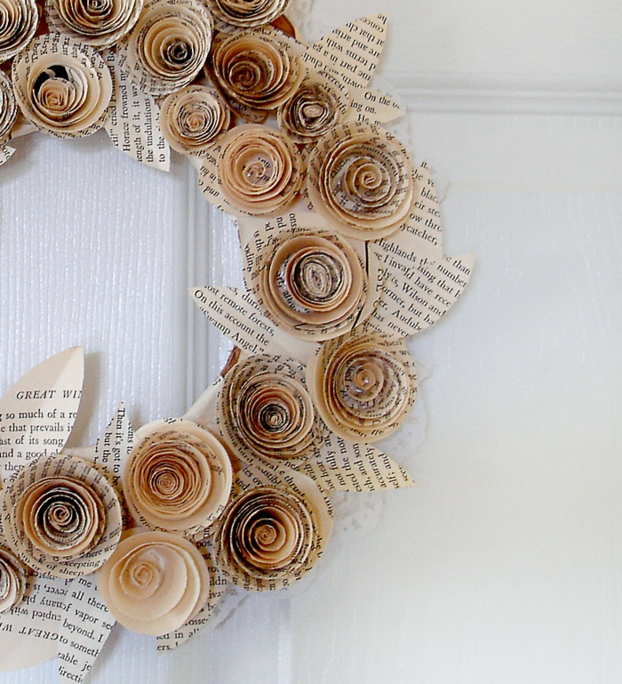 idées de mariage recyclage couronne de porte vieux journaux papier couronne bricolage artisanat décor de mariage