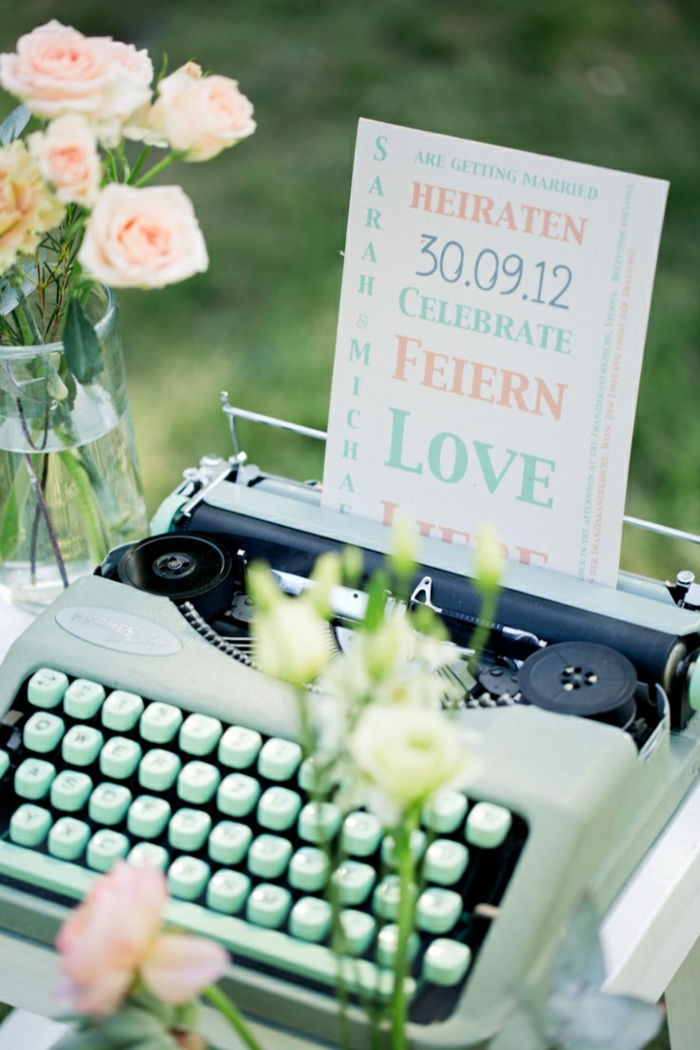 bryllup ideer vintage bryllup dekoration gamle skrivemaskine roser vaser