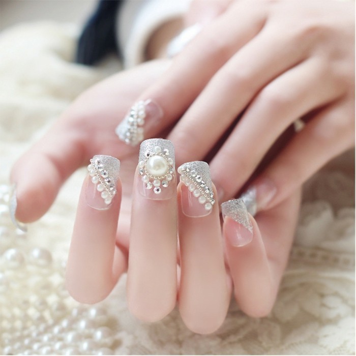 bruiloft nagels foto's nagel ontwerp ideeën steentjes kralen