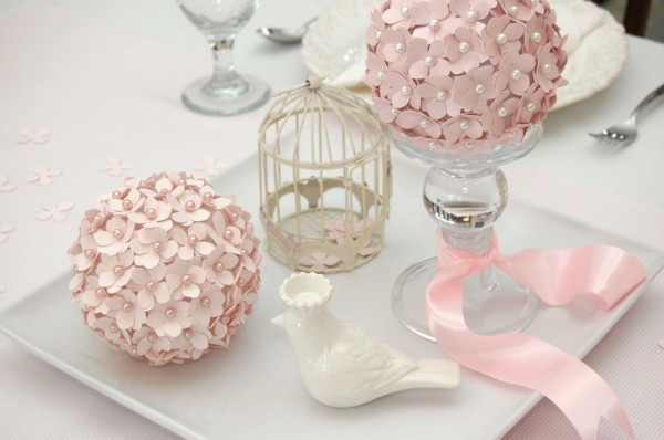 bryllup bord rosa blomster gjør sjofel elegant dekorasjon selv