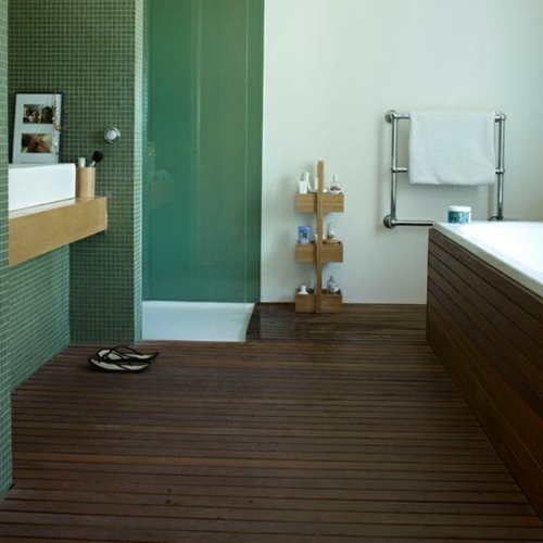 plancher de bois salle de bain idée moderne