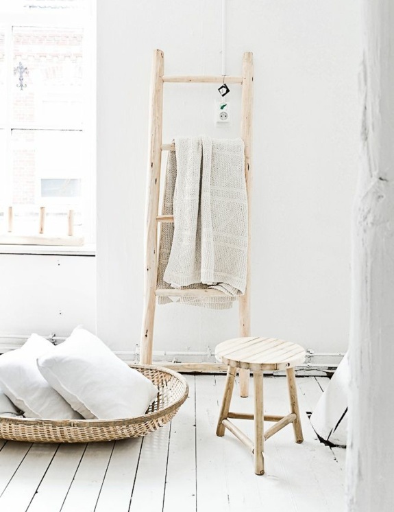 Ξύλινα ρούχα πετσέτα ράφι μπάνιο ρουστίκ ξύλο rattan από ξύλο που έχει συσταθεί στυλ της χώρας