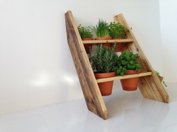 DIY møbler laget av europallets tinker innendørs planter