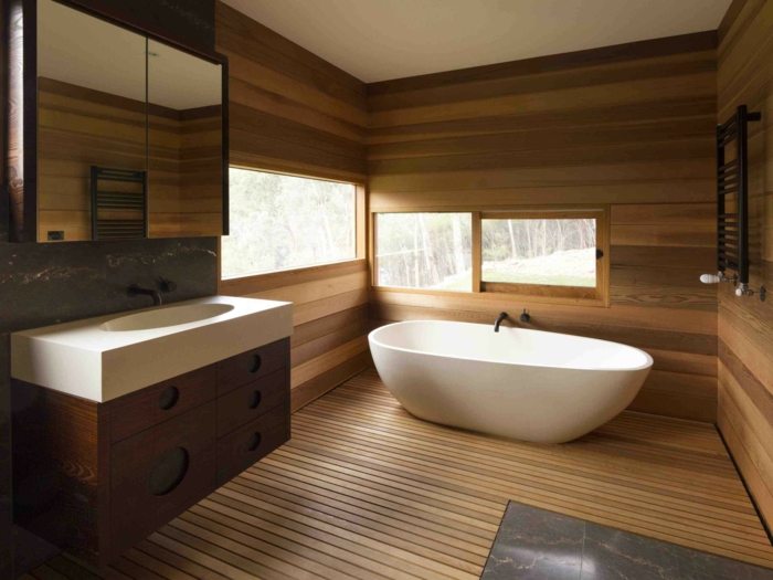 houten wandpanelen badkamer wandbekleding badkuip houten vloer