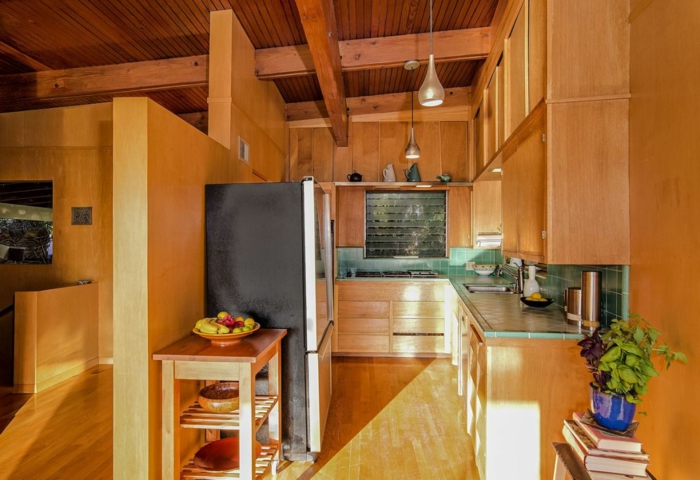 houten wandpanelen kleine keuken keuken achterwandtegel