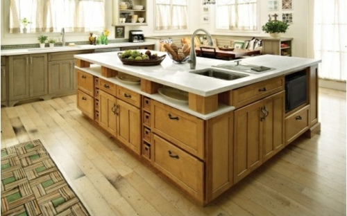 medinės grindys virtuvėje ryškios medinės grindjuoste