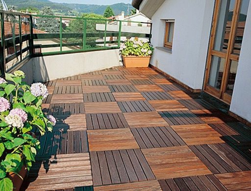 houten tegels leggen balkon houten vloertegel patroon terras vloerbedekking