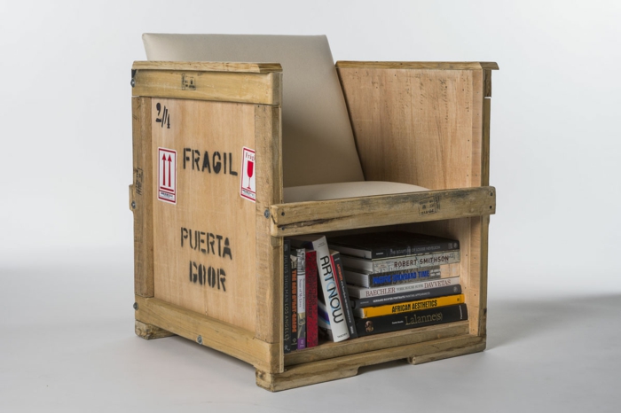 houten kisten diy idee leunstoel boekenplank lade