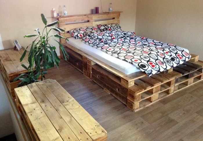 ξύλινες παλέτες DIY διπλά κρεβάτια πάγκους ιδέες υπνοδωματίων