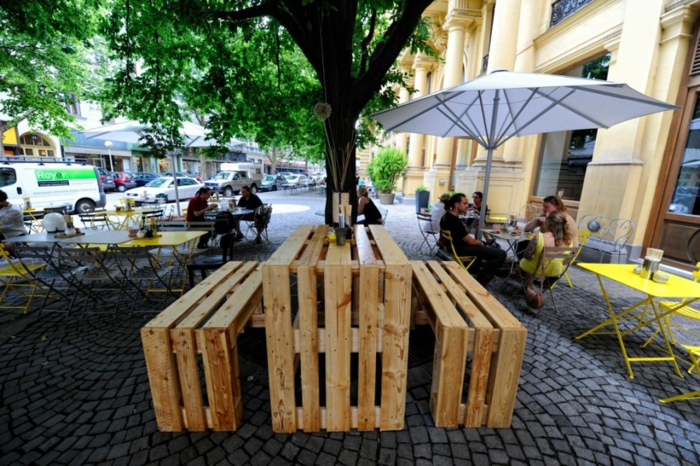 mediniai padėklai diy sodo baldai, pagaminti iš padėklų europalettentisch stende pastatyti save